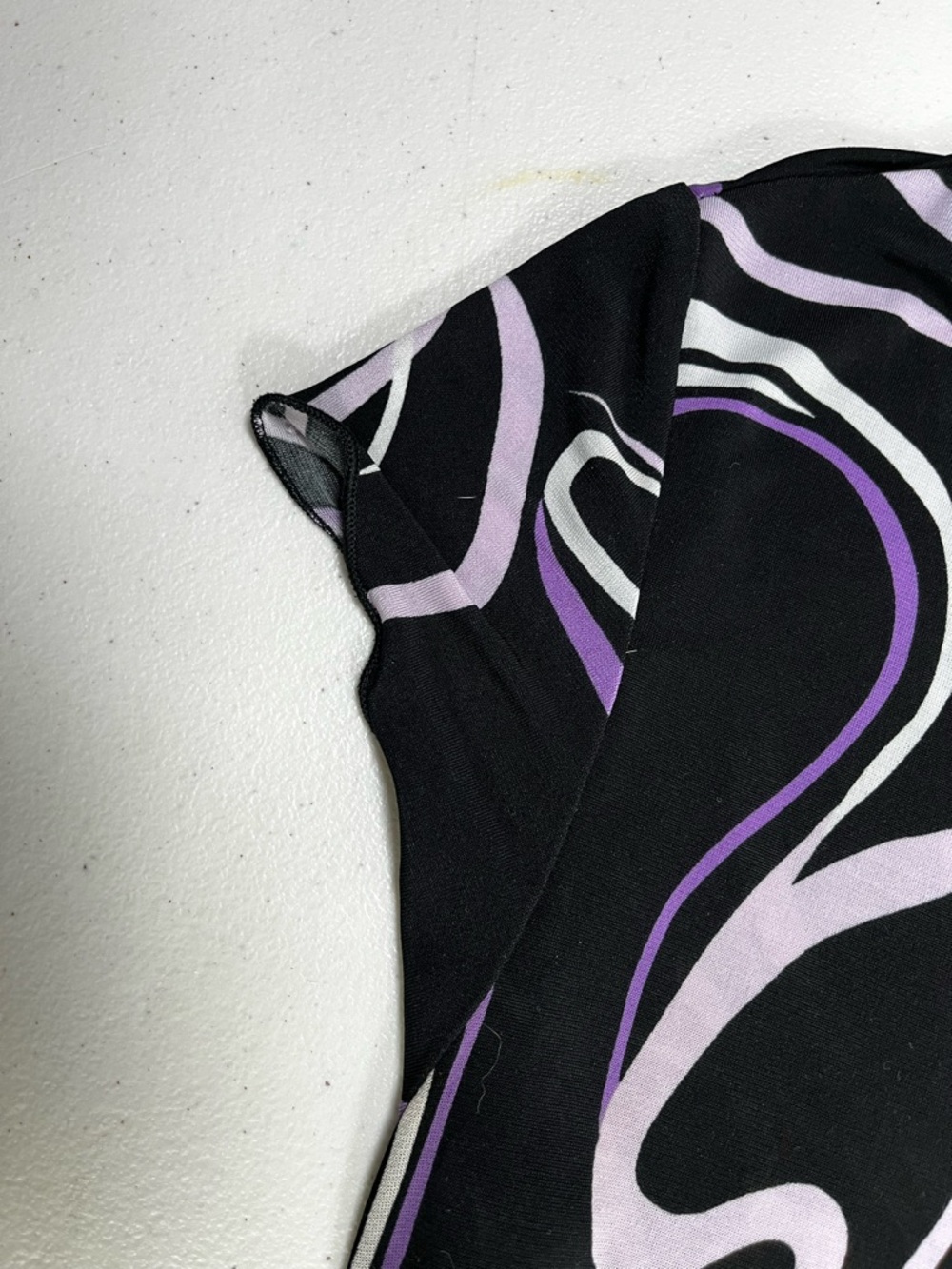 Susan Lawrence Black and Lavender Abstract Wave Top - Picture 6 of 12